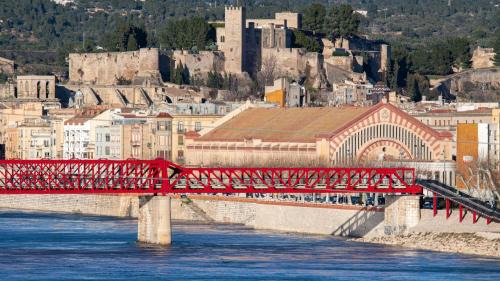 Tortosa Apartment | Family-Friendly Apartament Dertosa with Top Guest Ratings