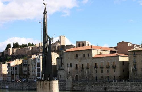 Tortosa Apartment | Family-Friendly Apartament Dertosa with Top Guest Ratings