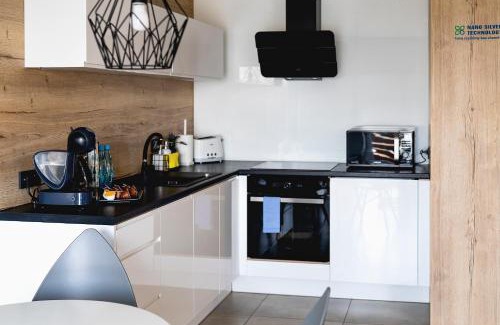 Tychy Apartment | EcoPure Tychy: Family-Friendly Retreat with Ocean Views