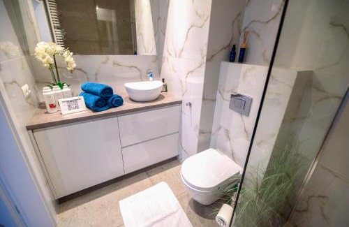 Tychy Apartment | EcoPure Tychy: Family-Friendly Retreat with Ocean Views