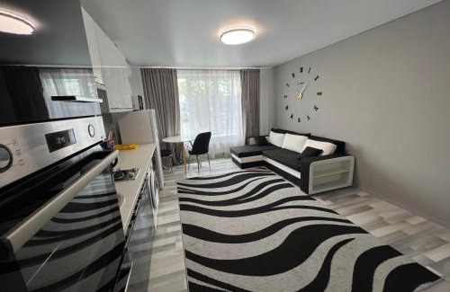 Edinet Apartment | Edinet ApartHotel: Family-Friendly Stay with Top Reviews