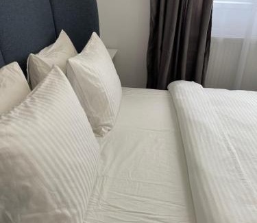 Targoviste Apartment | Budget-Friendly Stay at Apartament Emma - Guest Rated 9.5