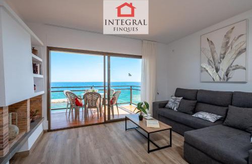 Sant Antoni de Calonge Apartment | Oceanfront Retreat at Apartament Made in Costa Brava