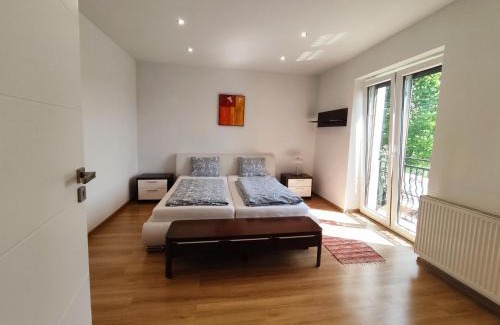Niewiesze Apartment | Historic Silesia Home with Garage & Ocean View Amenities