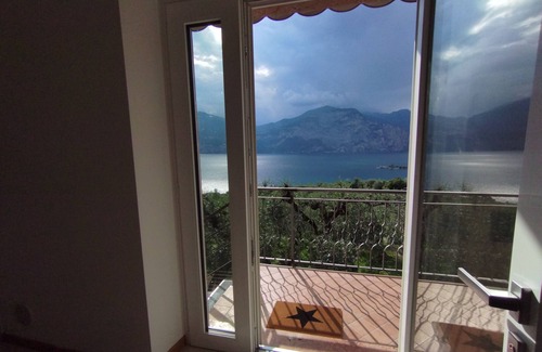 Assenza Apartment | Malva Apartament 2 - Pet-Friendly Flat with Lake Views
