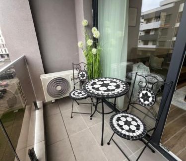 Oradea Apartment | Budget-Friendly Stay at Apartament Judy Awaits You
