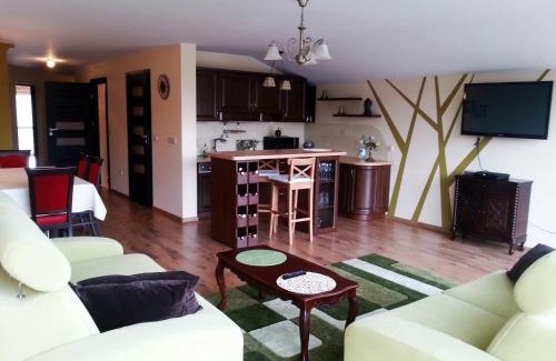 Limanowa Apartment | Explore Apartament Kleopatra: Highly Rated & Family-Friendly
