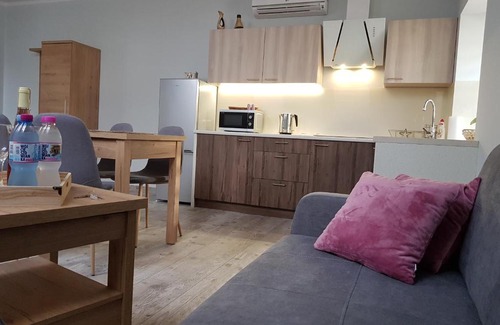 Janowice Wielkie Apartment | Top-Rated Apartment Komarno with Family-Friendly Amenities