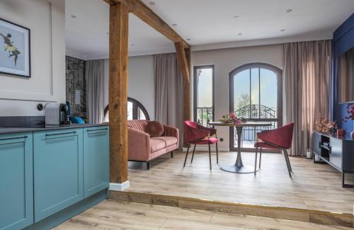 Srodmiescie Apartment | Top-Rated Latarnik Apartment with Kitchen Amenities