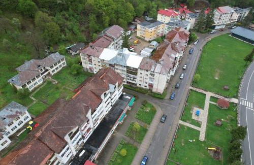 Slanic-Moldova Apartment | Comfortable Stay at Apartament Aurora: Family & Pet Friendly