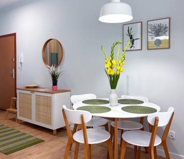 Jezyce Apartment | Highly Rated Apartament Mona Jeżyce - Family & Accessible Stay