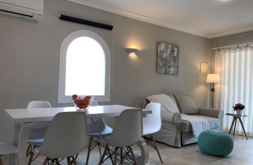 L'Escala Apartment | Oceanfront Stay at Apartament Neàpolis 2 with Pool Access