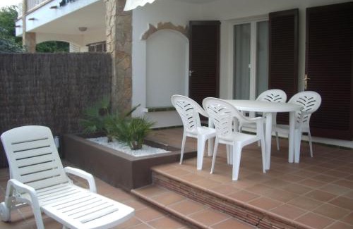 L'Escala Apartment | Oceanfront Stay at Apartament Neàpolis 2 with Pool Access