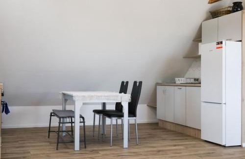 Goldap Apartment | Oceanfront Retreat: Apartament nad Ustroniem with Pet Friendly Perks