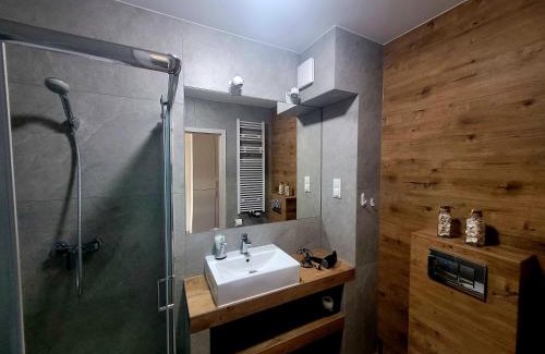Koszalin Apartment | Cozy Apartament Nadmorski with WiFi & Breakfast Included