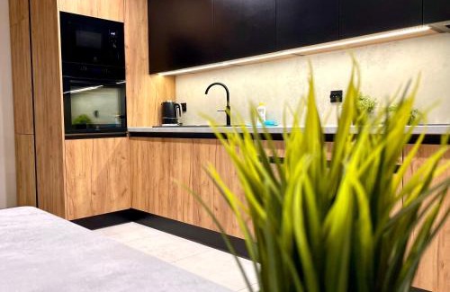 Ostroda Apartment | Oceanfront Escape: Apartament Niebo by the Beach