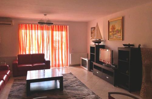 Neptun Apartment | Cozy Oceanfront Stay at Apartament Onix with Views