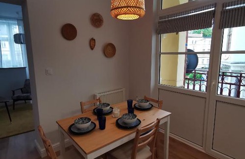 Jelenia Gora Apartment | Prime Location: Apartament przy Ratuszu with Family Amenities