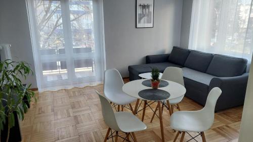 Rzeszow Apartment | Top-Rated Apartament przy Ratuszu - Family Friendly Stay
