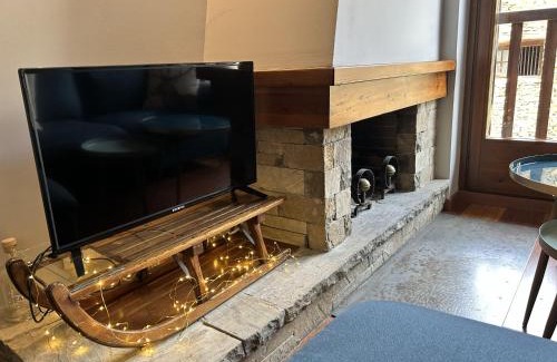 Alt Aneu Apartment | Rustic Apartment with Fireplace - Family Friendly Getaway