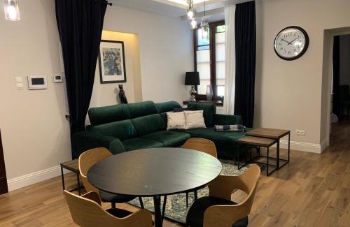 Zamosc Apartment | Discover Apartament Ratuszowy: 4-Star Family Retreat