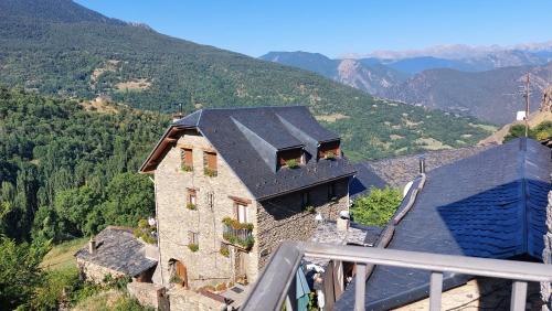 Burg Apartment | Child-Friendly Retreat at Apartament Rural Burg - Rated 9/10