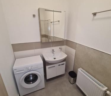 Bernburg Apartment | Guest Rated 8.8: Family-Friendly Apartament Suite 1