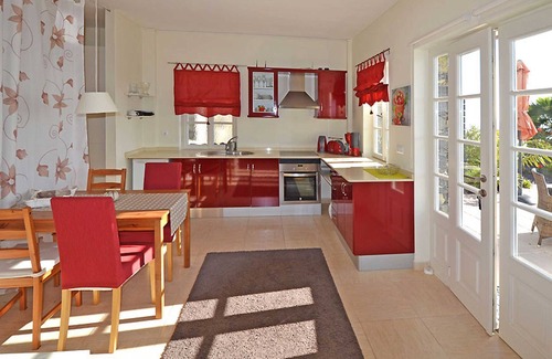 Los Llanos de Aridane House | Relax at Apartament Taburiente with Pool and Spa Access