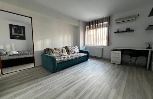 Pitesti Apartment | Guest Rated 9.8: Family-Friendly Apartament Teo Ultracentral