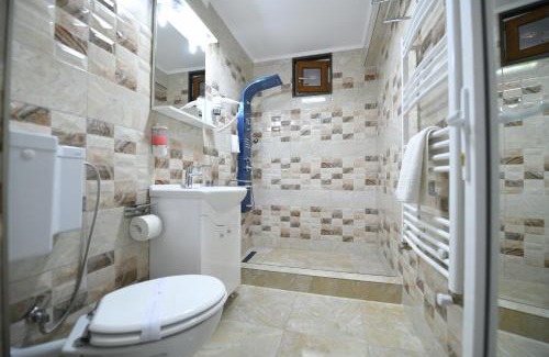 Hateg Apartment | Family-Friendly Stay at Apartament TRIDENT - Rated 9.1/10