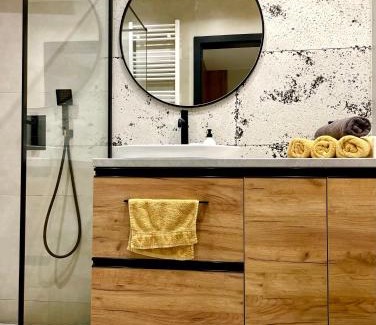 Ostroda Apartment | Beautiful Apartment Twierdza with Lake Views and Family Comfort