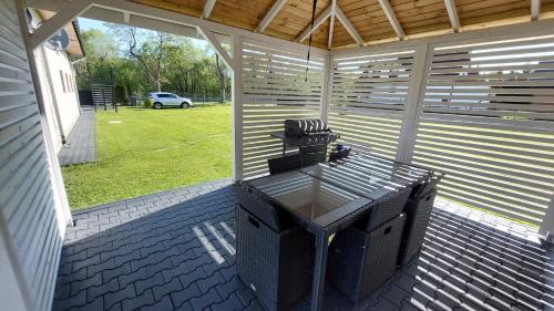 Krynica-Zdroj Apartment | Family-Friendly Retreat at Apartament u Beni with Hot Tub
