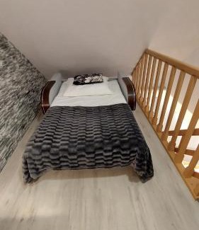 Krynica-Zdroj Apartment | Family-Friendly Retreat at Apartament u Beni with Hot Tub