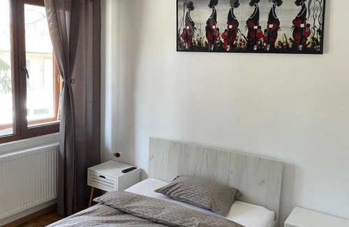Pitesti Apartment | Modern Ultracentral Apartment with Child-Friendly Amenities