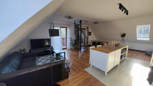 Szklarska Poreba Apartment | Charming Apartament Urocza near SKI Arena with Great Amenities