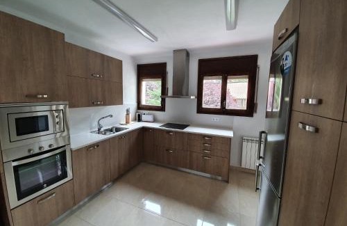 Ribes De Freser Apartment | Inviting Apartament Vall de Ribes with Breakfast Included