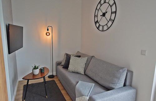 Fabryczna Apartment | Highly Rated Apartament West Wrocław with Free Parking