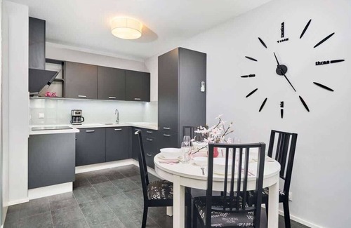 Krzyki Apartment | Experience Apartment Świstackiego 19 with Garden & WiFi