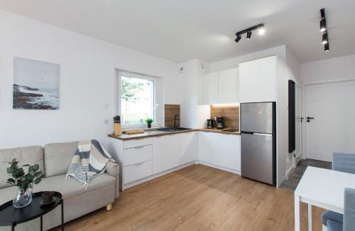 Brzezno Apartment | Family-Friendly Retreat: Apartament z ogródkiem Brzeźno