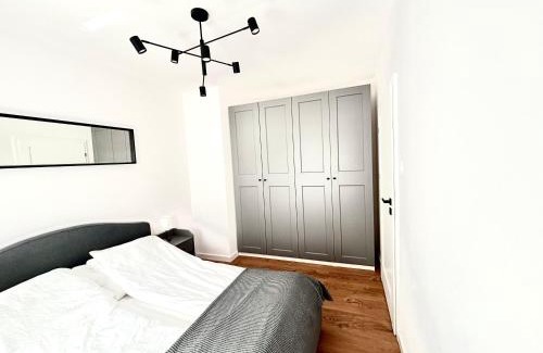 Brzezno Apartment | Family-Friendly Retreat: Apartament z ogródkiem Brzeźno