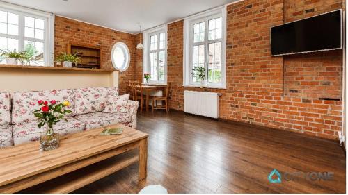 Oliwa Apartment | Discover the Delightful Apartment with Veranda at Dworek Oliwski