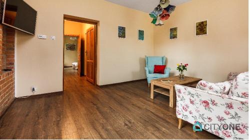 Oliwa Apartment | Discover the Delightful Apartment with Veranda at Dworek Oliwski