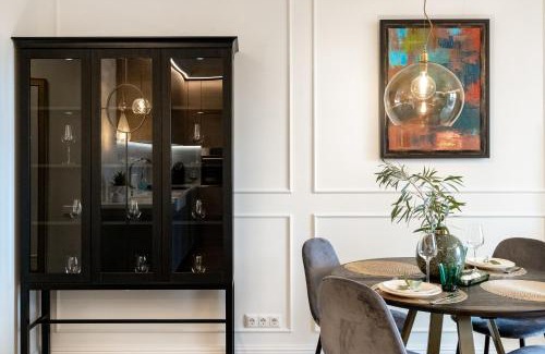 Old Town Apartment | Family-Friendly Retreat at Apartamentai Felikso Namai