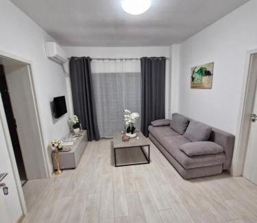 Baile Unu Mai Apartment | Discover Serene Apartments: Family-Friendly Retreat with High Ratings