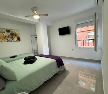 Almansa Apartment | Modern Apartment África with Balcony in City Center