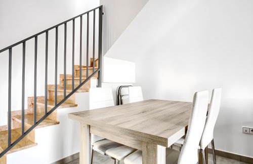 Coveta Fuma Apartment | Oceanfront Retreat: Apartamento Ático El Campello 4-Star