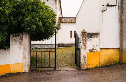 Veiros Apartment | Cozy Apartment 1 - Pet and Child Friendly at Veiros