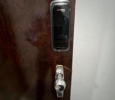 Patos de Minas Apartment | Apartamento 108 - Suíte com ar condicionado