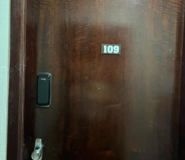 Patos de Minas Apartment | Apartamento 109 - Suíte econômica com ar condicionado