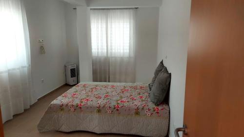 Lazareto Apartment | Family-Friendly 2-Bedroom Apartment in Mindelo, Rated 10/10